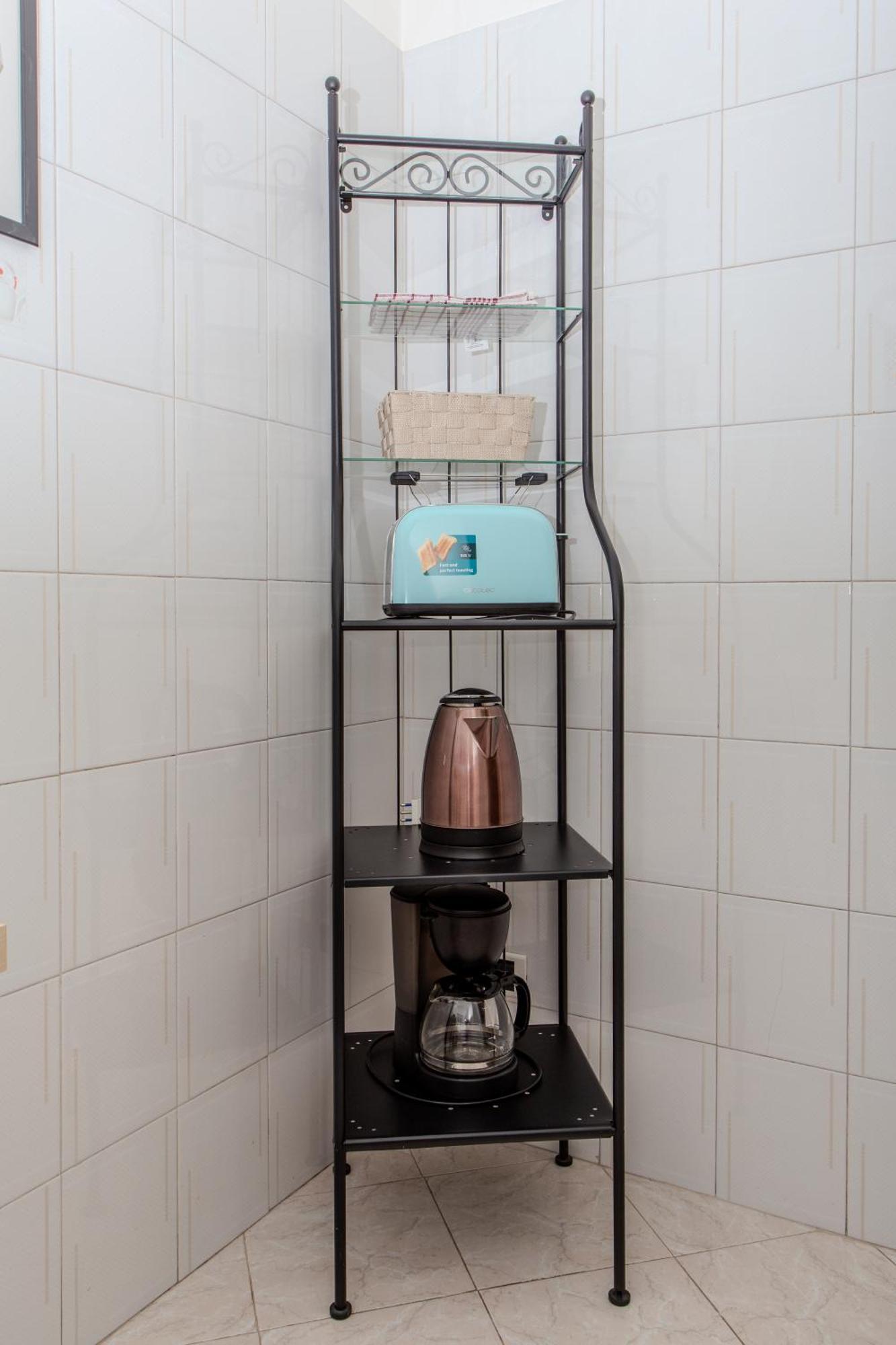 Your Whole Apartment Rom